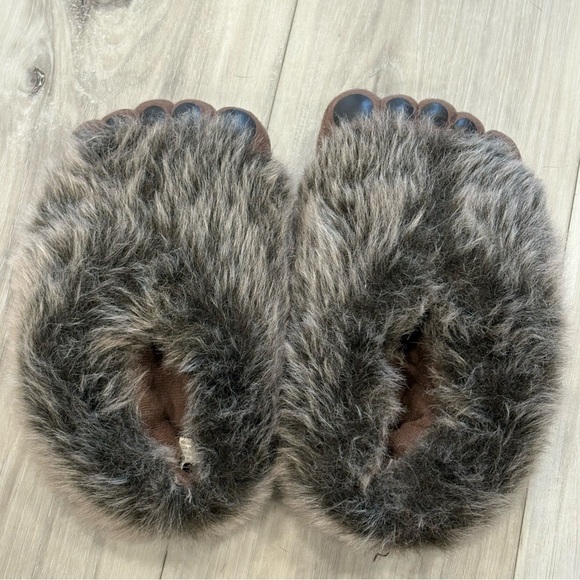Furry Monster / Bear / Caveman Slippers Youth SZ 13-1 | EUC - Picture 3 of 3